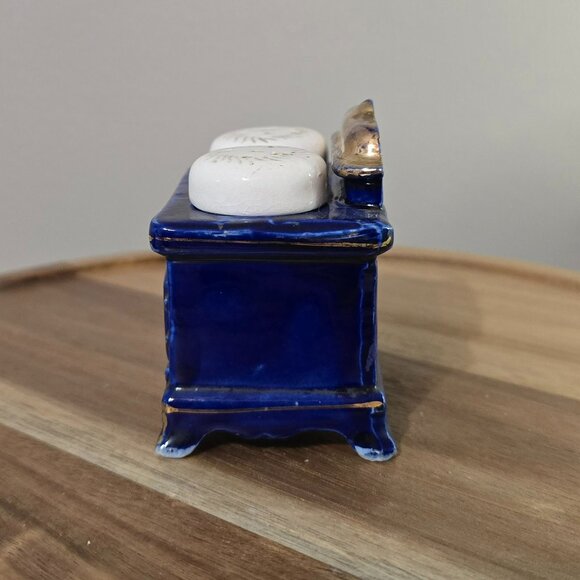 Vintage Wood Burning Stove Salt and Pepper Shaker. Made in Japan. - Picture 2 of 8